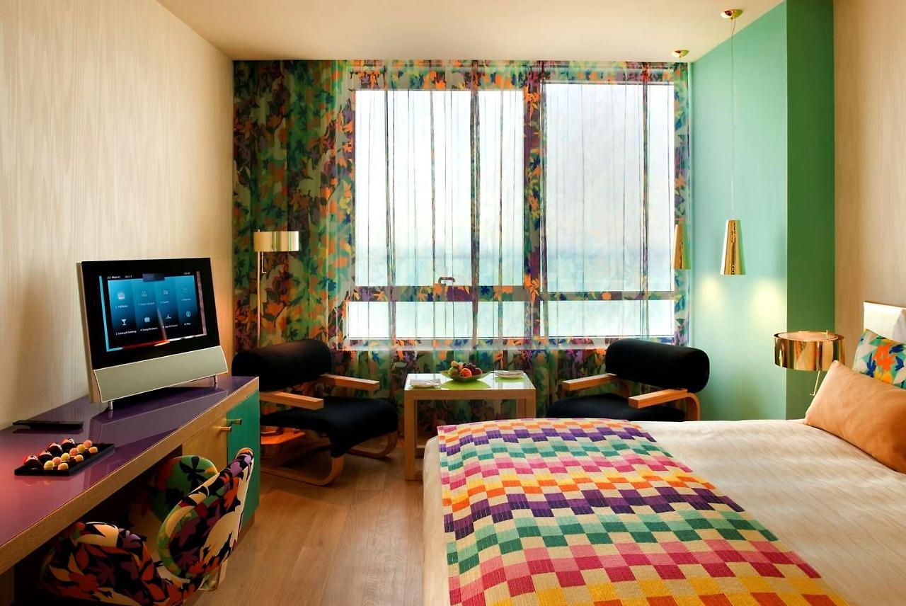 Symphony Style Hotel Kuwait Salmiya ภายนอก รูปภาพ A room at the hotel