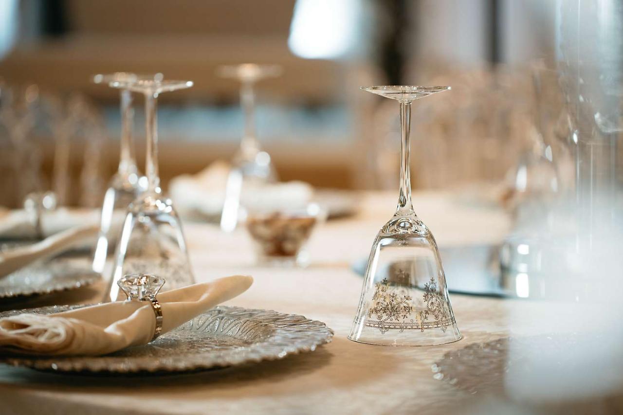 Symphony Style Hotel Kuwait Salmiya ภายนอก รูปภาพ Wine glasses