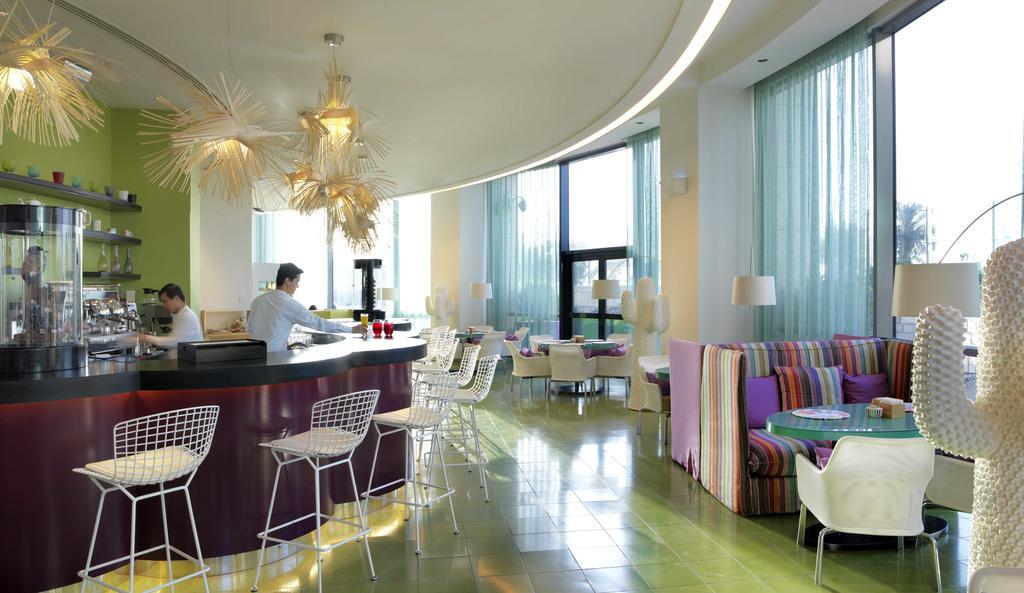 Symphony Style Hotel Kuwait Salmiya ภายนอก รูปภาพ The bar at the Standard East Village