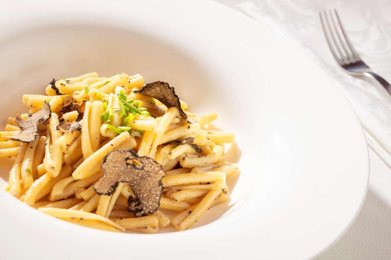 Symphony Style Hotel Kuwait Salmiya ภายนอก รูปภาพ Tagliolini with black truffle