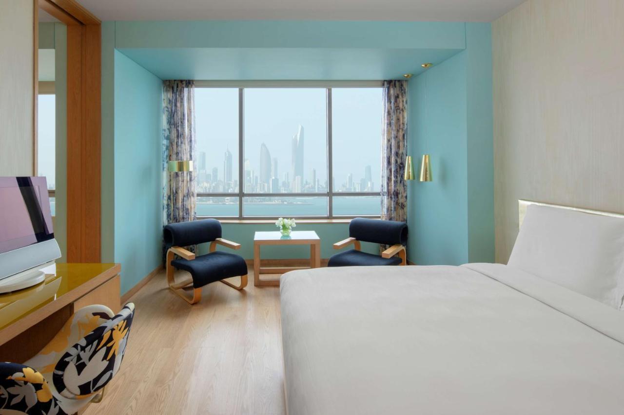 Symphony Style Hotel Kuwait Salmiya ภายนอก รูปภาพ A room at the hotel