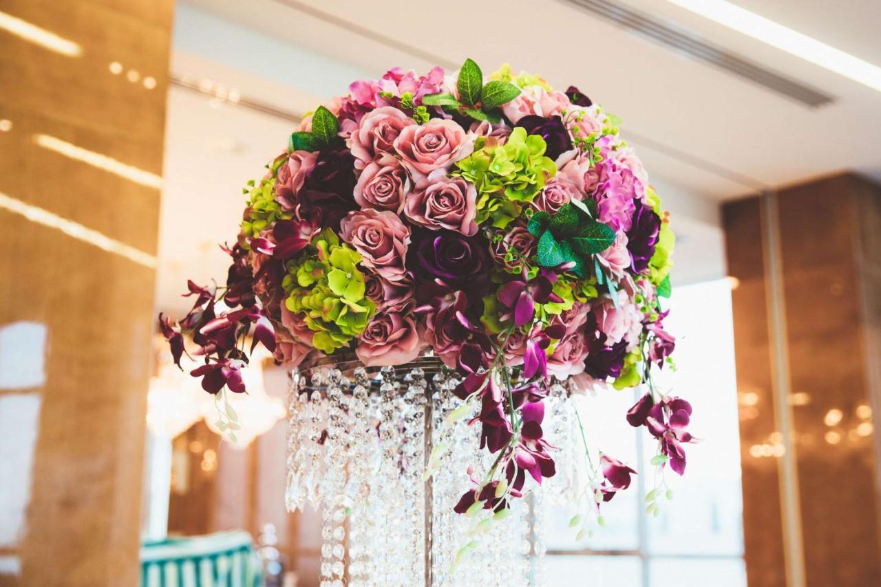Symphony Style Hotel Kuwait Salmiya ภายนอก รูปภาพ Flower arrangement