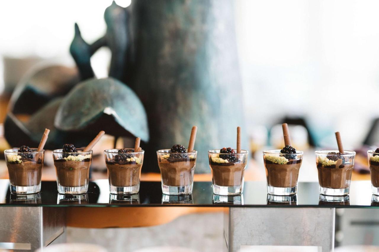 Symphony Style Hotel Kuwait Salmiya ภายนอก รูปภาพ Chocolate dessert