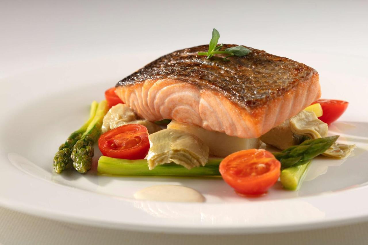 Symphony Style Hotel Kuwait Salmiya ภายนอก รูปภาพ Salmon